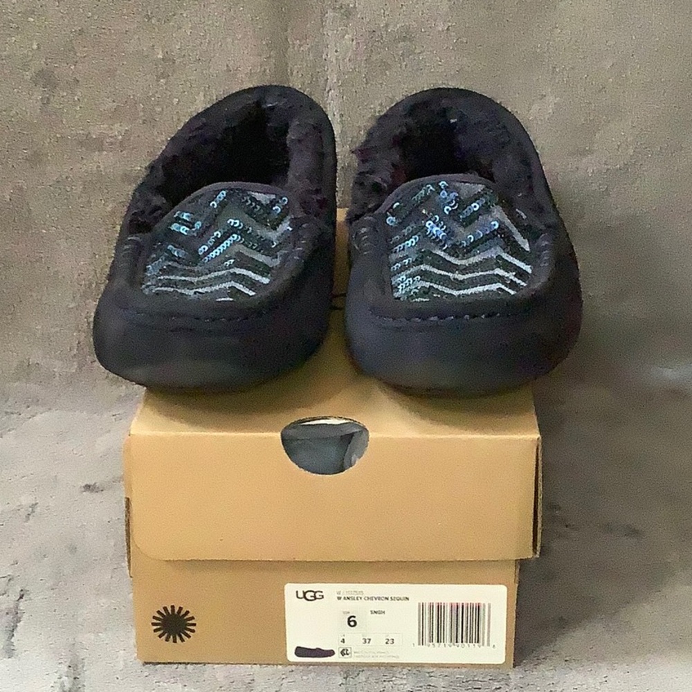 Ugg Ansley Chevron Sequin Moccasins Navy Blue Size 6